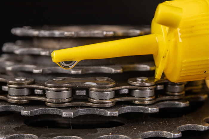 Bike chain with container of oil