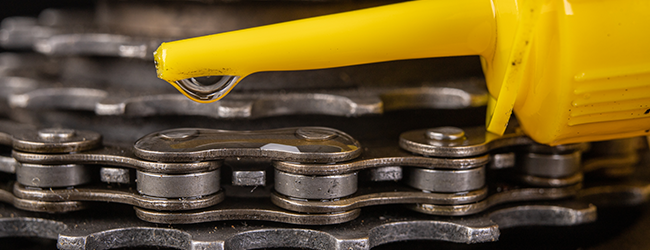 Bike chain with container of oil