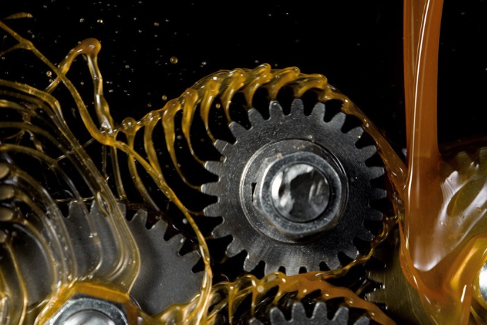 Gears turning with oil splashes