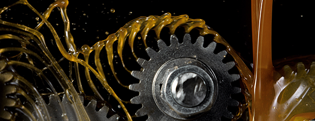 Gears turning with oil splashes